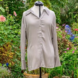Vince NWOT Button-up Viscose flowing Silver shirt with long cuffs